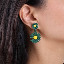 Inateannal Boho Daisy Flower Dangle Earrings Green Daisy Stud Earrings Daisy Flower Sunflower Earrings Matte Floral Drop Earrings Double Flower Earrings Jewelry for Women and Girls