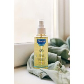 Mustela Baby Oil | Nourishing Baby Massage Oil | Moisturising Skin Care for Babies & Newborns | Gentle Daily Hydration