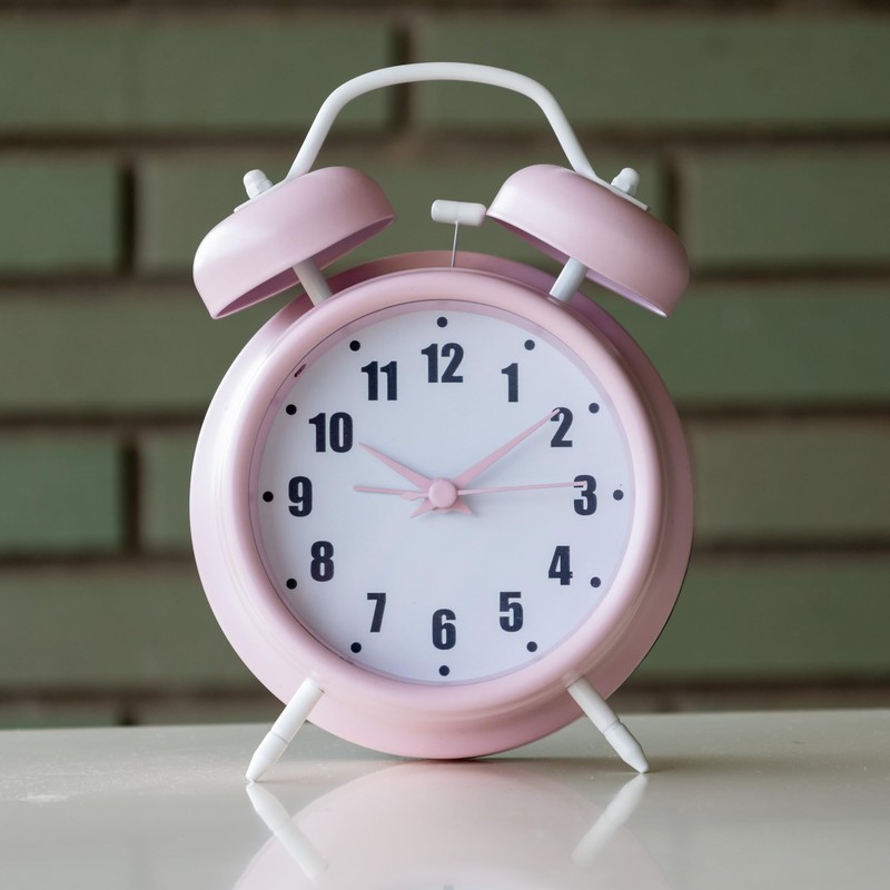 GIFTMARKET - Quiet analogue alarm clock. Double bell alarm clock,