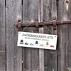 Jackenparkplatz Metallschild - Bitte ordentlich parken Humorvolles Blechschild für Bar