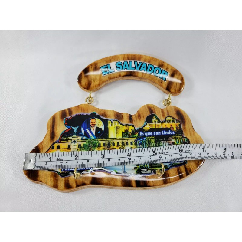 El Salvador Wooden Map Key Holder, Colgadero de llaves De