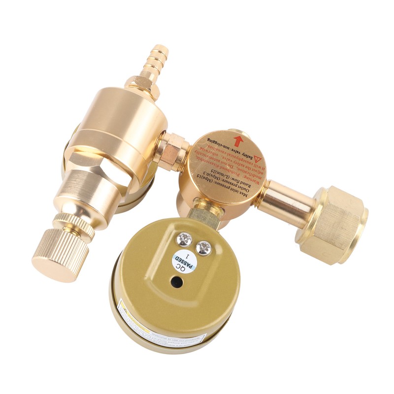 Argon CO2 Regulator 0 To 4500PSI CGA580 15/16in Female Thread