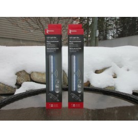 Richelieu (2) Richelieu Magnetic 7.44-in Under cabinet Battery Light Bar, With Batteries