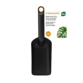 Fiskars - Cuchara de Piso para macetas y trasplantes, Herramienta de jardín para jardinería Interior, Fabricada con plástico Reciclado, 1.5 Tazas