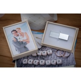 Crystal USB Flash Drive with Box Wedding Design - Elegant Design with Engraving Wedding Design Ideal as a Wedding Gift or Keepsake Photo USB 3.0 (Box Cream, 8GB)