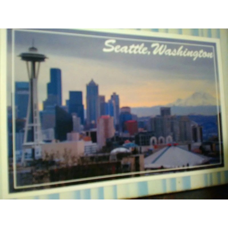 BEAUTIFUL PHOTO POST CARD SEATTLE SPACE NEEDLE & MT RAINIER