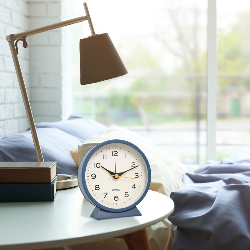 SHISEDECO 4.5" Battery Operated Antique Retro Analog Alarm Clock, Small