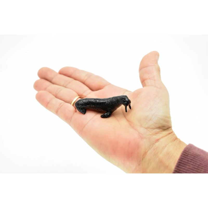 US Toy Walrus, Very Nice Plastic Replica 2" ~ F0042-B123