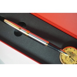 Sheaffer Sagaris Medallista con cita de oro de 22 quilates, pluma estilográfica de punta media de dos tonos y reloj de computadora a juego