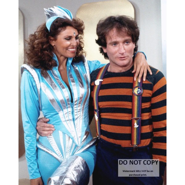 ROBIN WILLIAMS & RAQUEL WELCH IN "MORK & MINDY" -
