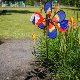 In the Breeze 2615 — Pivoting Parrot Bird Spinner — Colorful, Fun Wind Spinner and Wind Direction Indicator…