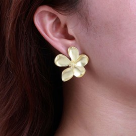 Inateannal Large Flower Earrings Gold Flower Stud Earrings Big Metal Flower Earrings Vintage Matte Floral Earrings Flower Statement Earrings Exaggerate Flower Petal Earrings