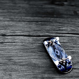 NOAHWOOD 2025 15s PRO Fingerboard Complete (5-Layer Colour Maple Wooden Pro Concave 35 x 98mm Handmade Deck + 34mm Prince 3G Silver Truck + Crown White Wheels iii) Blue Poker