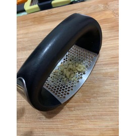 Generic Stainless Steel Garlic Press, Handheld Vegetable Grater for Salads, Soups, Pastas (Stainless Steel, 5.1), Black/Silver, 108351