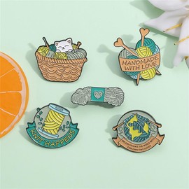 5Pcs Wool Crochet Enamel Pin Cartoon Cat Wool Knit Brooches Inspirational Words Pin Set Irregular Wool Knit Lapel Pin Knitting Yarn Badge Knitter Sewing Lovers Gift Clothes Accessories