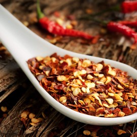 Dehydrated Dried Crushed Chilies Red Pepper Flakes by It's Delish, 11.5 Oz Jar – Sealed to Maintain Freshness – Chopped & Dried Vegetable Gourmet Spice Seasoning – Certified Kosher