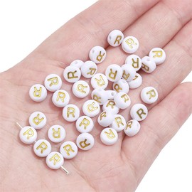 Bxwoum - 100 abalorio redondas de acrílico blanco de 4 x 7 mm con letra R del alfabeto dorado para hacer joyas, pulseras, collares, llaveros (R-100 unidades)