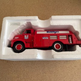 First Gear MOBILGAS, 1/34 FIRST GEAR 1953 FORD C-600 WITH TANKER BODY, NIB, 29-1501