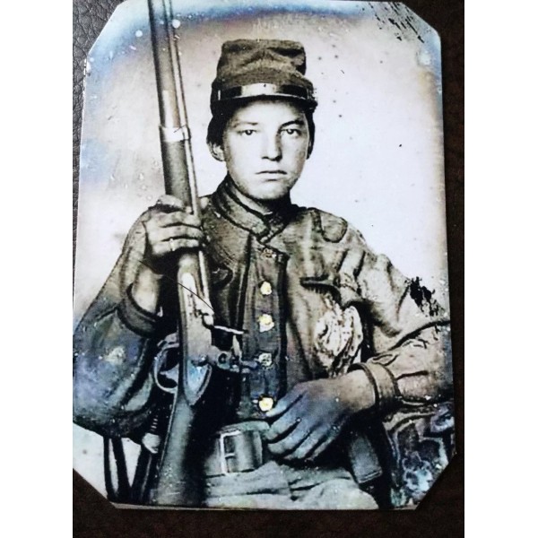 civil war Military soldier With Rifle tintype C067RP