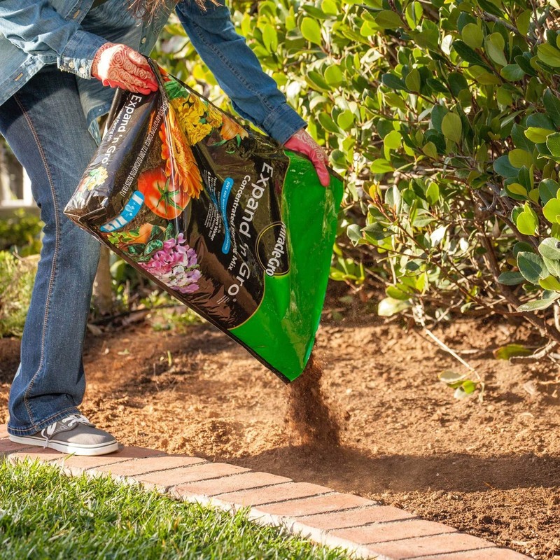 Miracle-Gro Expand 'N Gro Concentrated Planting Mix, .67 cu. ft.