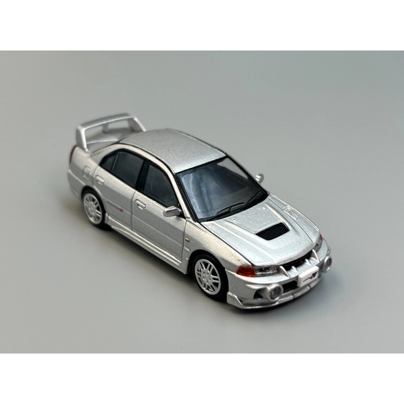 Poprace Mitsubishi Lancer Evolution IV Silver with engine 1/64 Scale