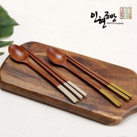 Inhyeon Workshop Natural Lacquer Wooden Cutlery (Color) 2-Piece Set / Olive + Beige / 인현공방 천연옻칠나무수저(컬러)2벌세트올리브+베이지