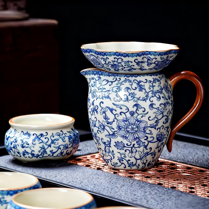 CmengAo Floral Ceramic Tea Pitcher - Classic Blue and White