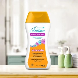 Lomecan Shampoo Íntimo Aclarante. Botella con 200ml