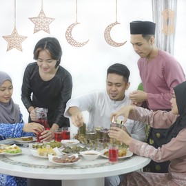 Wooden Pendant Ornament, Eid Hanging Sign, Decorative Sugar Festival for Hanging, Eid DIY Decorations with Moon Star Pendant Light Wind Shape Crescent Moon Ornament for Muslim Islam Eid Al-Fitr