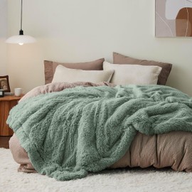 Bedsure Fluffy Sage Green King Size Blanket for Bed, Thick Soft Sherpa Faux Fur Fleece Bedding Fuzzy Plush Winter Warm Heavy Oversize Big Large King Blanket, Cozy Green Gifts for Men Women, 108x90