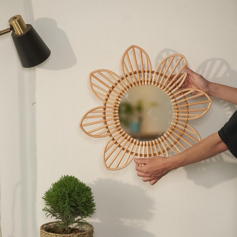 NEERGREVE Mounted Mirror, 8 Petals Flower Wicker Rattan Decorative Mirrors