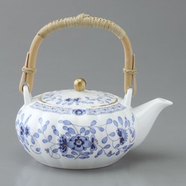 Narumi 9682-4370 Milan 19.7 fl oz (550 cc) Blue Flower Pattern Plum Blossoms Chinta Pot Gift Made in Japan with Gift Box