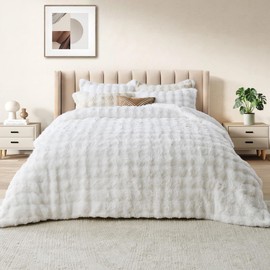 DAICO 3 Pieces Fluffy Faux Rabbit Fur Comforter Set King Size White Plush Fuzzy Bubble Comforter Bedding Set Warm Cozy Bedding Comforter Sets for Winter, 1 Comforter and 2 Pillowcases