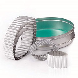 thermohauser Cookie Cutter Set (Stainless Steel) American Football Corrugated Edge 5-Piece Diameter 4.9-10.8 cm in Tin Storage Tin