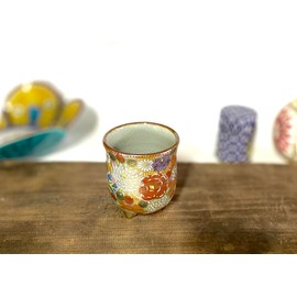 百華園 九谷【三つ足湯呑】加賀のお殿様・お姫様キブン（金花詰）