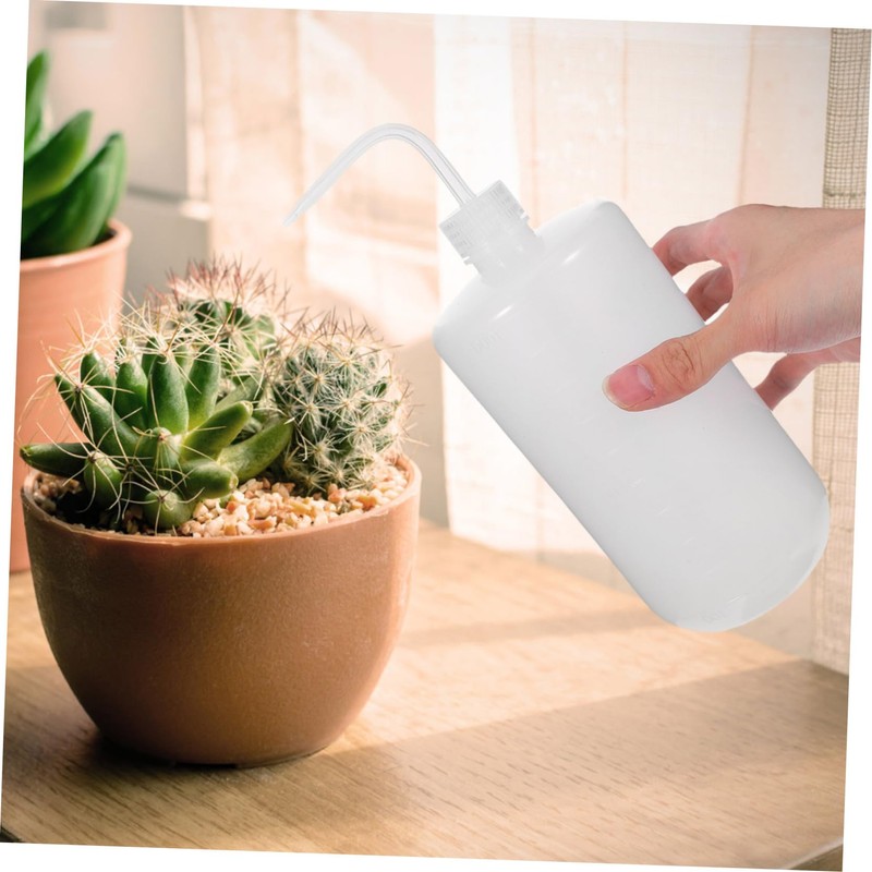 Ipetboom Plastic Squeeze Wash Bottle with Curved Mouth for Precise