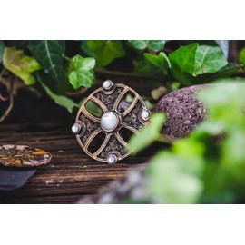 WINDALF Viking Cross Fibel ASUR Diameter 4 cm Mother of Pearl Brooch Pin Robe Clasp Bronze, Bronze, Mother of Pearl