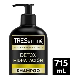 Shampoo TRESemmé Detox Hidratación, ideal para el cuidado del cabello graso, dejándolo humectado, ligero y suave 715 ml