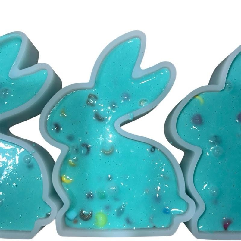 REMELTABLE Picking Pals with Mold and Beads Acrylic:_Green Cat