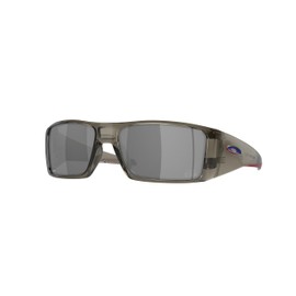 Oakley OO9231 Sunglasses Bundle: OO 9231 HELIOSTAT 923108 Heliostat Grey Smoke Prizm Bla and Eyewear Cleaning Kit