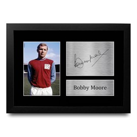 HWC Trading A4 FR Bobby Moore West Ham United The Hammers Gifts Printed Autograph Picture for Fans and Supporters - A4 Framed