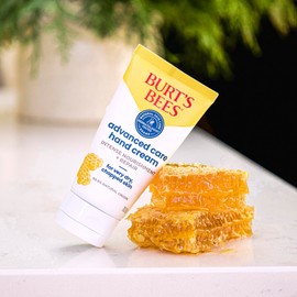 Burt’s Bees Advanced Care Hand Cream for very dry, chapped skin, intense moisture and relief, with Beeswax & Shea Butter 70ml