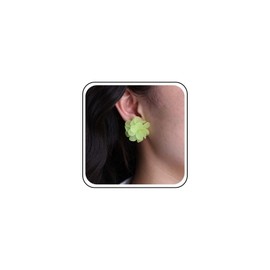 Xmsrn Vintage Acrylic Flower Stud Earrings Green Resin Flower Earrings Green Acrylic Flower Drop Earrings Green Flower Dangle Earrings for Women