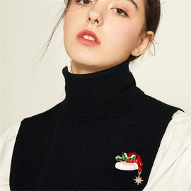 Rhinestone Red Green Christmas Hat Brooch Pin for Women Men Unisex Gold Plated Fashion Crystal Star Charms Drop Brooches Lapel Pins Suit Collar Dress Accessories Funny Holiday Xmas Jewelry