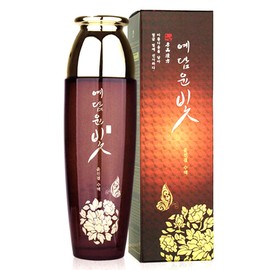 Women’s skin 150ml that creates moist and balanced skin / 촉촉하고 균형 잡힌 피부로 가꿔주는 여성 스킨 150ml