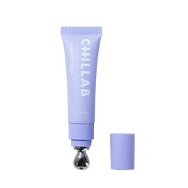Chillab Crema Iluminadora de Contorno de Ojos 12ml – Con Cafeína, Ácido Hialurónico y Péptidos – Aplicador Metálico Frío – Reduce la Apariencia de Oje