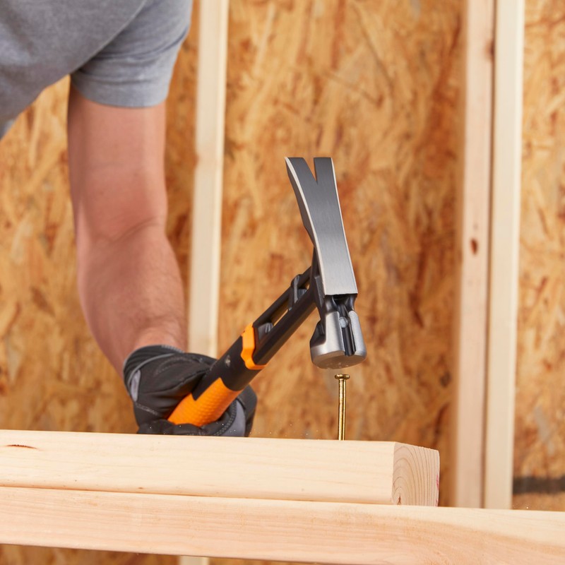 Fiskars Pro IsoCore 17 oz Framing Hammer (16") - with