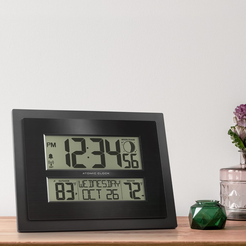 La Crosse Technology 513-75624-INT Digital Atomic Clock with Outdoor Temperature