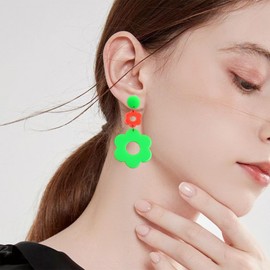 Green Flower Earrings for Women Retro Neno Earrings Daisy Drop Earrings 60s 70s Earrings Flower Dangle Earrings for Teen Girls