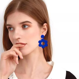 YUNXI Acrylic Flower Earrings Daisy Drop Dangle For Women Y2k Resin Floral Studs 60/70s Retro Flowers Earrings (Royal Blue)
